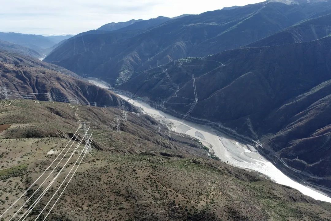 1000 米高差，，，DJI L1 川西高原多层输电线路建模示范