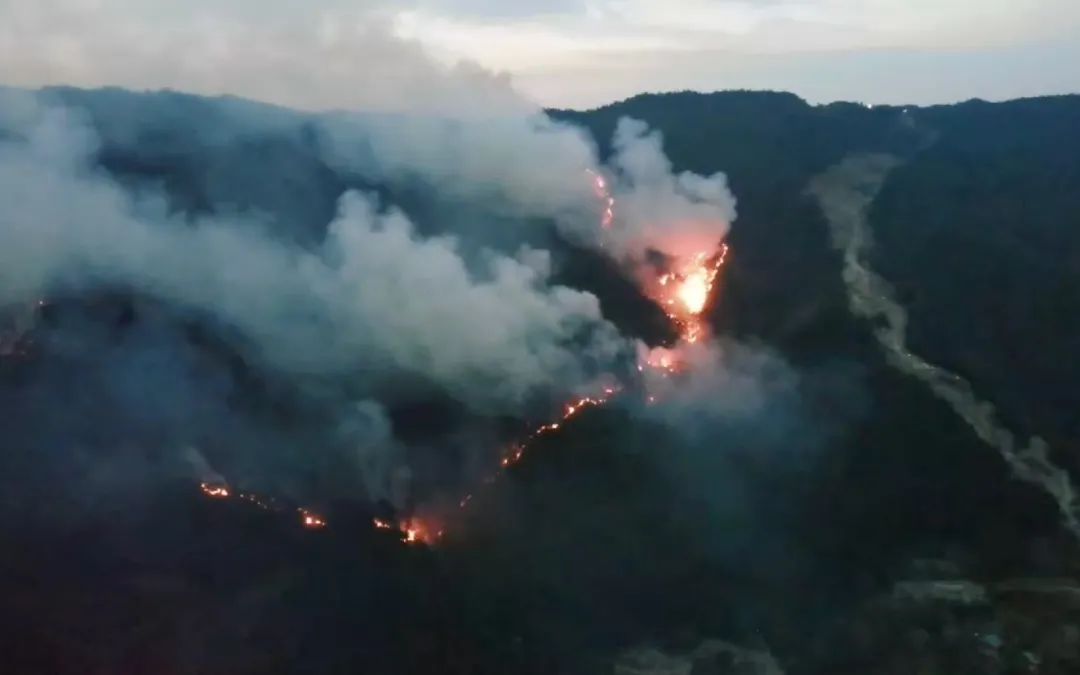 自然灾害频发，，无人机助力开展山火、、、、山洪灾害救援
